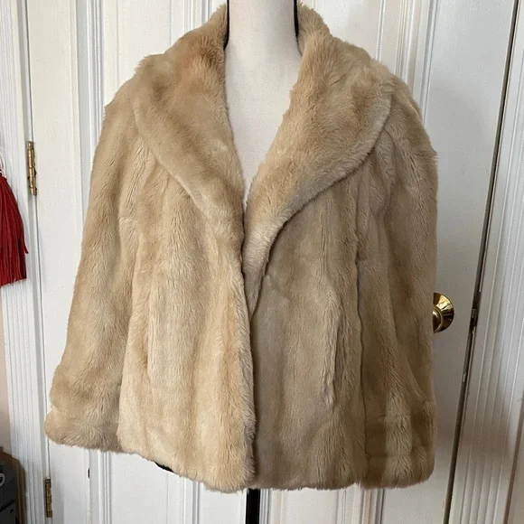 Vintage Luxurious Tan Faux Fur Cape - Picture 1 of 7
